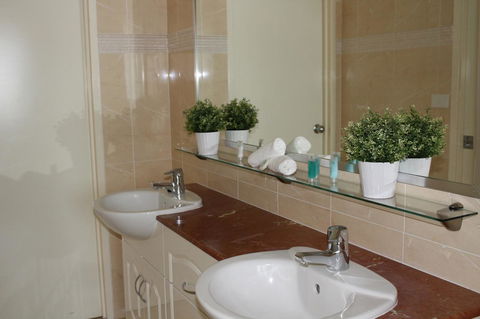 The Boathouse Resort Luxury Apartments - ACT Tourism 18