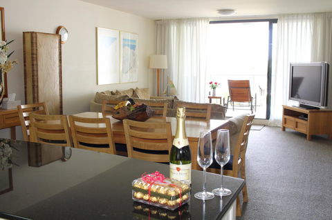 The Boathouse Resort Luxury Apartments - ACT Tourism 21