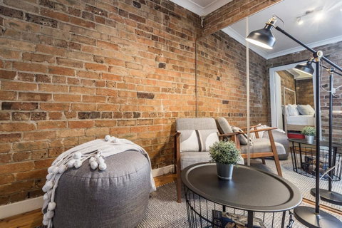 Chippendale Â· Quaint 1880â€™s Sydney Chippendale Terrace House - ACT Tourism 4