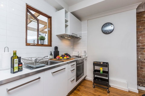 Chippendale Â· Quaint 1880â€™s Sydney Chippendale Terrace House - ACT Tourism 8
