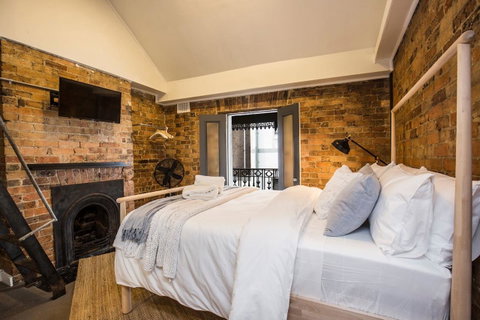 Chippendale Â· Quaint 1880â€™s Sydney Chippendale Terrace House - ACT Tourism 0