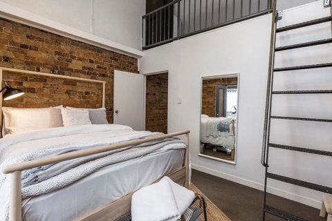 Chippendale Â· Quaint 1880â€™s Sydney Chippendale Terrace House - ACT Tourism 2