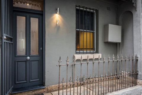 Chippendale Â· Quaint 1880â€™s Sydney Chippendale Terrace House - ACT Tourism 13