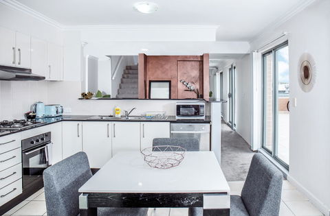 DD Apartments On Darling Harbour - ACT Tourism 1