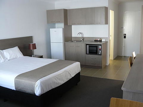 Adelong Motel - ACT Tourism 8