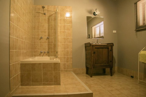 Ironstone Estate Lovedale - ACT Tourism 10