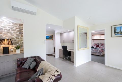 Armidale Cottage - House 2 - ACT Tourism 9