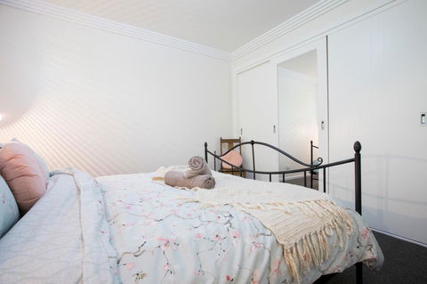 Armidale Cottage - House 2 - ACT Tourism 24
