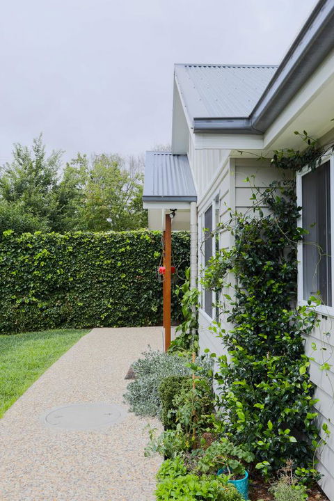 Armidale Cottage - House 2 - ACT Tourism 3