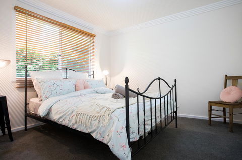 Armidale Cottage - House 2 - ACT Tourism 23