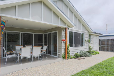 Armidale Cottage - House 2 - ACT Tourism 0