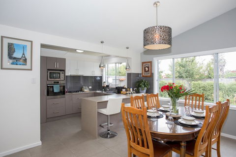 Armidale Cottage - House 2 - ACT Tourism 18