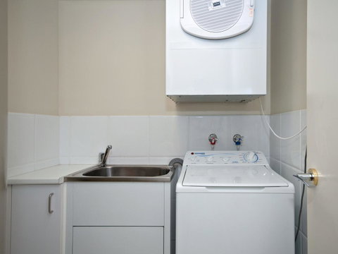 Messines Street, Breakwater Apartment, 104 - ACT Tourism 10