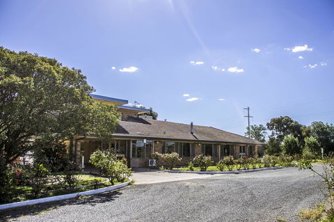 Allonville Gardens Motel - ACT Tourism 11