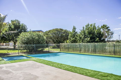 Allonville Gardens Motel - ACT Tourism 8