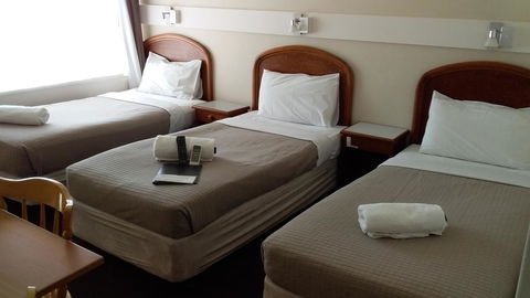 Allonville Gardens Motel - ACT Tourism 3