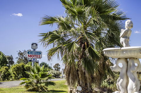Allonville Gardens Motel - ACT Tourism 0