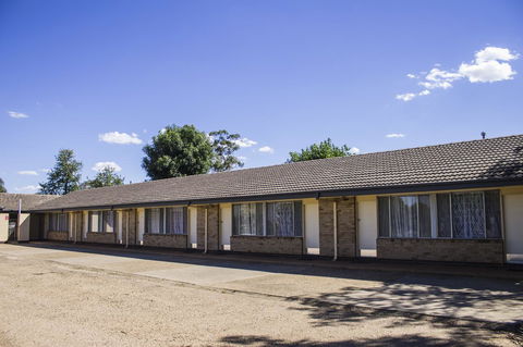 Allonville Gardens Motel - ACT Tourism 12