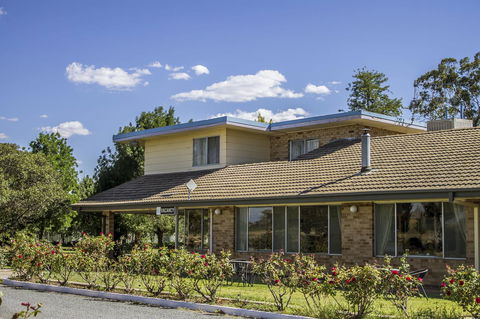 Allonville Gardens Motel - ACT Tourism 10