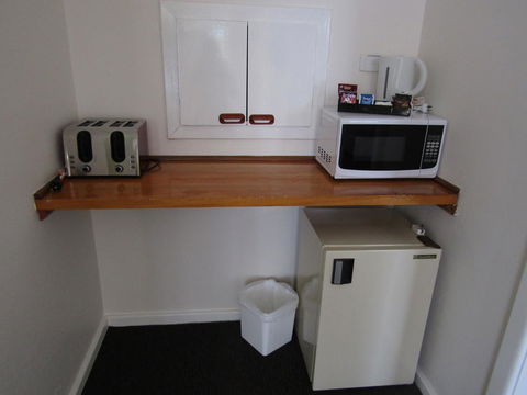 Allonville Gardens Motel - ACT Tourism 21