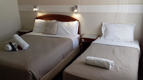 Allonville Gardens Motel - ACT Tourism 4