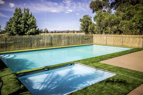 Allonville Gardens Motel - ACT Tourism 7
