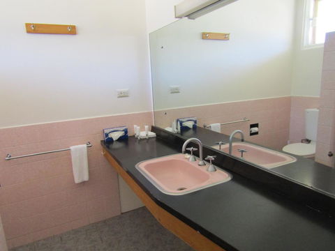 Allonville Gardens Motel - ACT Tourism 18