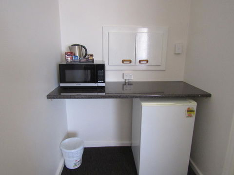 Allonville Gardens Motel - ACT Tourism 16