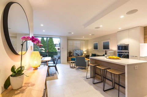 Nobbs Â· Executive 2 Storey Sydney Apartment With Pool - ACT Tourism 4