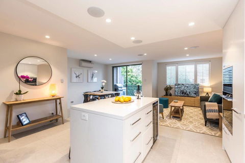 Nobbs Â· Executive 2 Storey Sydney Apartment With Pool - ACT Tourism 2