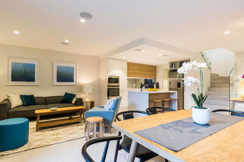 Nobbs Â· Executive 2 Storey Sydney Apartment With Pool - ACT Tourism 1