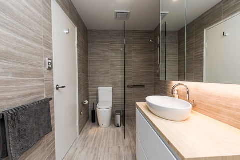Nobbs Â· Executive 2 Storey Sydney Apartment With Pool - ACT Tourism 9