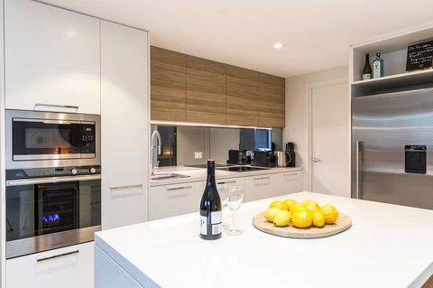 Nobbs Â· Executive 2 Storey Sydney Apartment With Pool - ACT Tourism 3