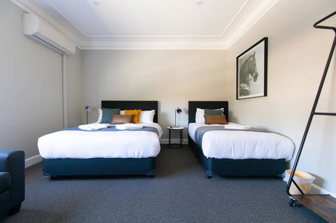 Horse And Jockey Hotel Homebush - ACT Tourism 16