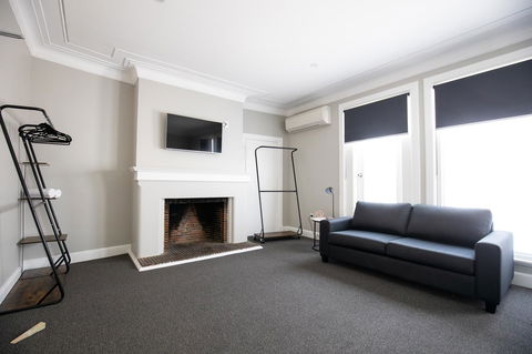 Horse And Jockey Hotel Homebush - ACT Tourism 2