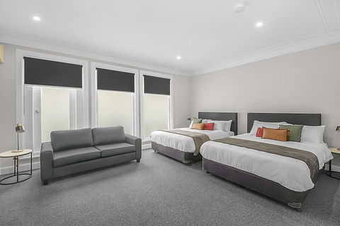 Horse And Jockey Hotel Homebush - ACT Tourism 0