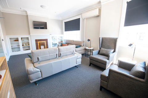 Horse And Jockey Hotel Homebush - ACT Tourism 14