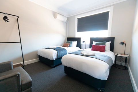 Horse And Jockey Hotel Homebush - ACT Tourism 7