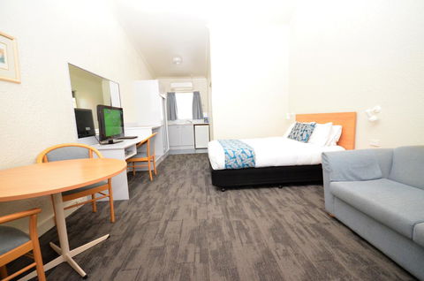 Boulevarde Motor Inn - ACT Tourism 0