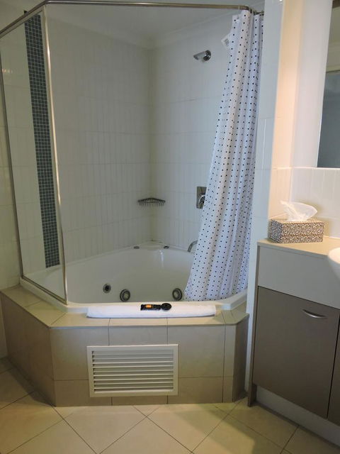 BASE Holidays - Ettalong Beach Premium Apartments - ACT Tourism 16