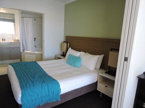 BASE Holidays - Ettalong Beach Premium Apartments - ACT Tourism 4