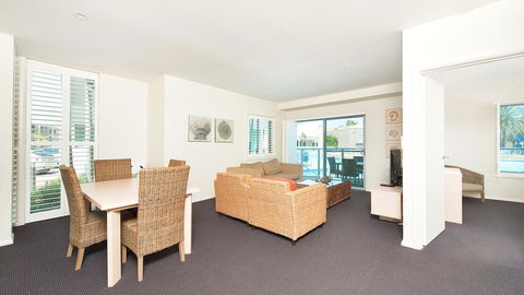 Pacific Blue, Salamander Bay - ACT Tourism 35