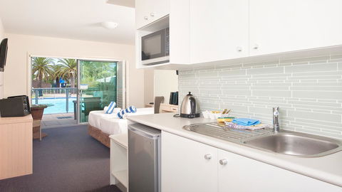 Pacific Blue, Salamander Bay - ACT Tourism 40