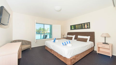 Pacific Blue, Salamander Bay - ACT Tourism 32
