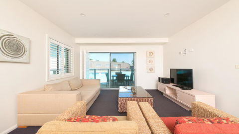Pacific Blue, Salamander Bay - ACT Tourism 34