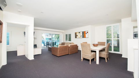 Pacific Blue, Salamander Bay - ACT Tourism 1