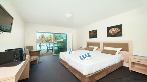Pacific Blue, Salamander Bay - ACT Tourism 43