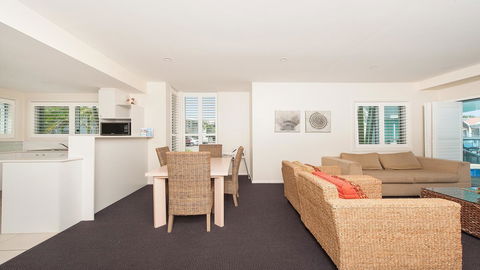 Pacific Blue, Salamander Bay - ACT Tourism 33