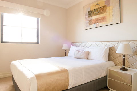 Seasons Harbour Plaza - ACT Tourism 6