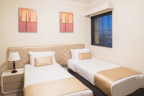 Seasons Harbour Plaza - ACT Tourism 5